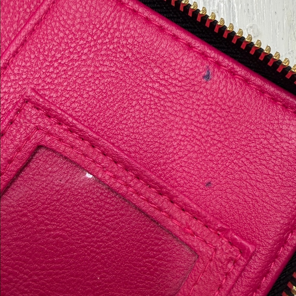 💚5/$25 SALE!💚 Betsy Johnson Rainbow Hearts on Black Faux Leather Zip Up Wallet - Picture 4 of 14